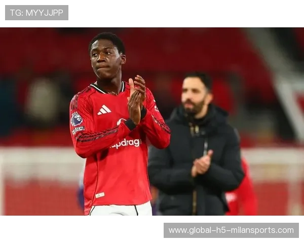 梅努想寻求更多机会，但曼联为防止无人可用不想让其离队，梅努斯国立大学