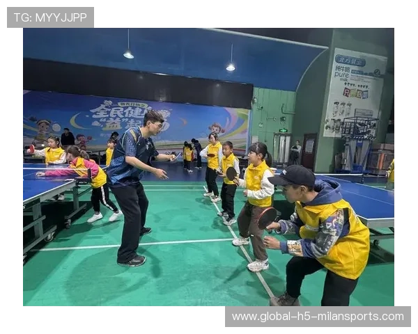 青少年冬季运动系列活动在多地开启 提升冬季运动普及度，青少年冬令营活动方案